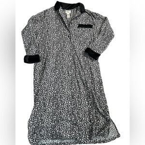 A404 Vintage Leopard cheetah black white Print Comfy Cozy Nightgown Sz L